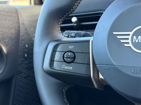 Used 2025 MINI Cooper 2-Door Hardtop image 18