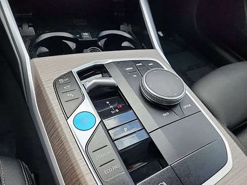 Used 2025 BMW i4 eDrive40 image 31