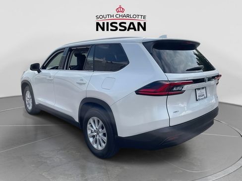 Used 2025 Toyota Grand Highlander AWD image 4