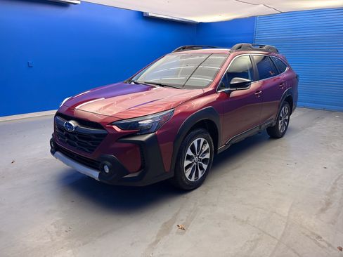 Certified 2025 Subaru Outback Limited AWD/4WD image 4