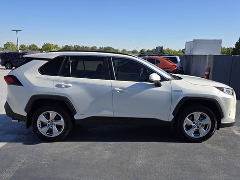 Used 2021 Toyota RAV4 XLE Premium AWD/4WD image 9