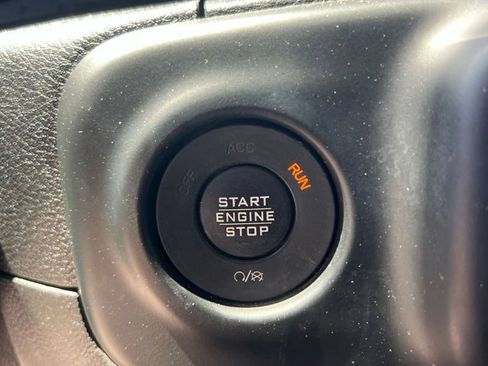 Used 2018 Jeep Wrangler Unlimited Sahara w/ LED Lighting Group AWD/4WD image 18