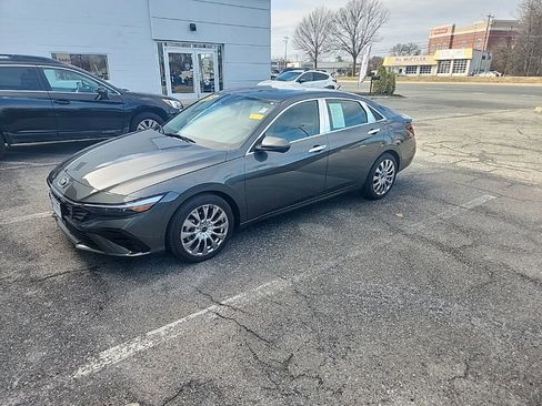 Used 2024 Hyundai Elantra Limited image 7