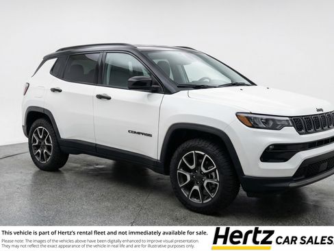 Used 2025 Jeep Compass Trailhawk AWD/4WD image 1