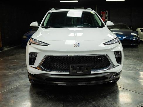 Used 2024 Buick Encore GX Sport Touring image 3