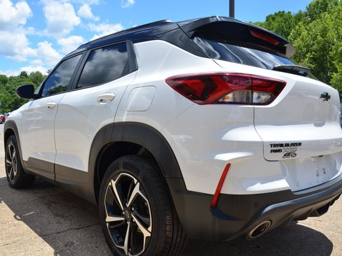 Used 2022 Chevrolet TrailBlazer RS w/ Sun and Liftgate Package AWD/4WD image 2