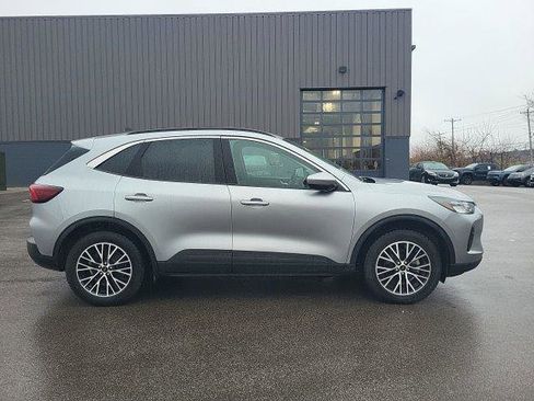 Used 2024 Ford Escape PHEV image 2