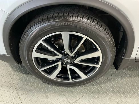 Used 2020 Nissan Rogue SL FWD image 3