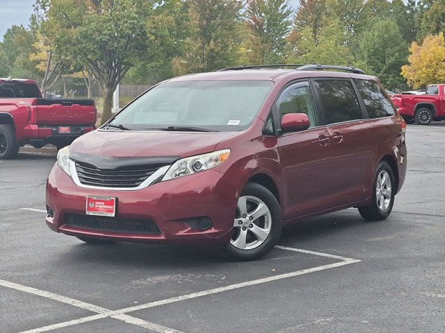 Used 2013 Toyota Sienna LE FWD image 2