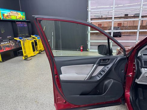 Used 2014 Subaru Forester 2.5i image 9