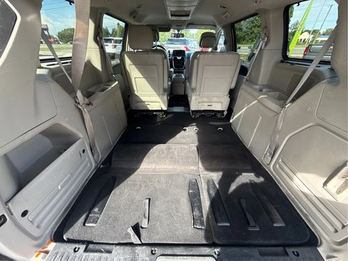 Used 2012 Chrysler Town & Country Touring-L w/ Entertainment Group #2 FWD image 22