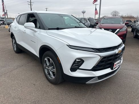 Used 2023 Chevrolet Blazer LT image 2