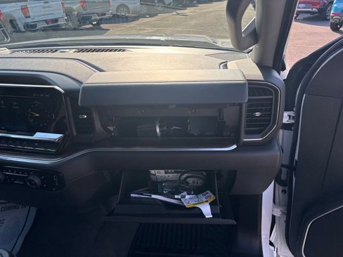 Used 2025 Chevrolet Silverado 1500 LT AWD/4WD image 16