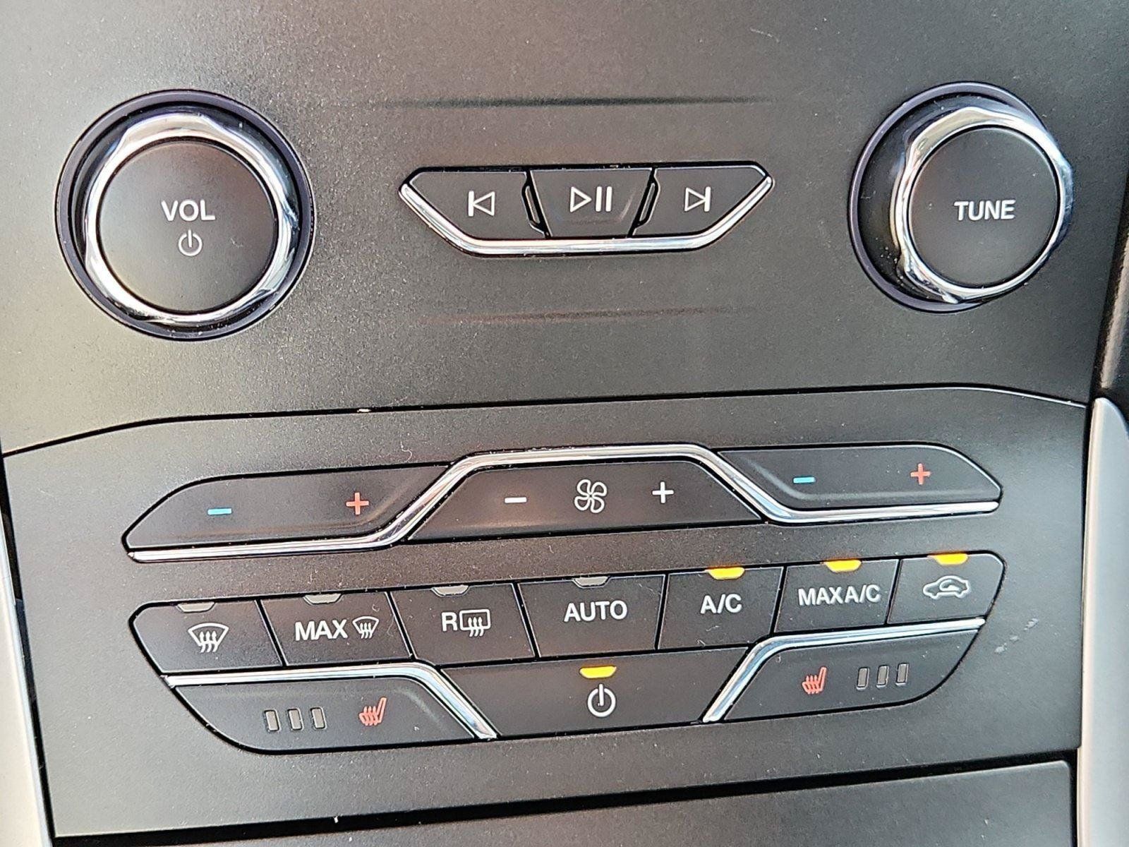 Used 2019 Ford Edge SEL w/ Equipment Group 201A AWD/4WD image 25