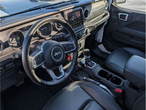 Used 2022 Jeep Wrangler Unlimited Rubicon w/ Cold Weather Group image 18