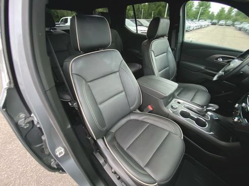 Used 2023 Chevrolet Traverse Premier FWD image 28