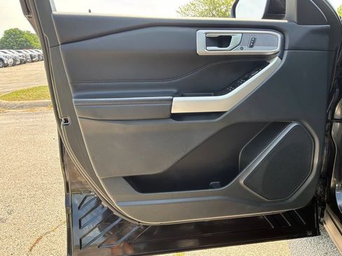 Used 2023 Ford Explorer XLT w/ Equipment Group 202A AWD/4WD image 16