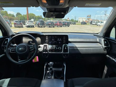 Used 2021 Kia Sorento LX AWD/4WD image 17