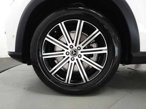 Used 2025 Mercedes-Benz GLE 450e 4MATIC w/ Driver Assistance Package image 36