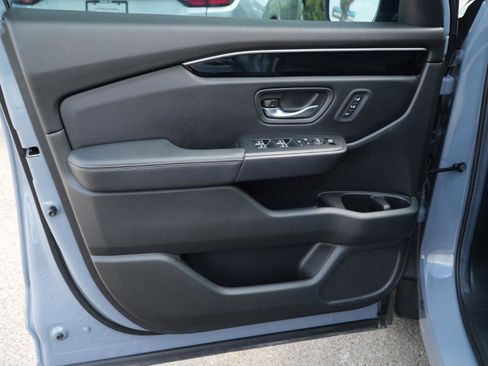 Used 2025 Honda Pilot Touring image 10