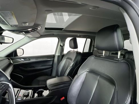 Used 2022 Jeep Grand Cherokee Limited image 21