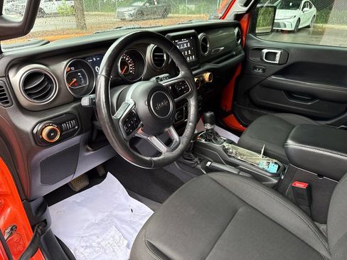 Used 2018 Jeep Wrangler Unlimited Sahara w/ Safety Group AWD/4WD image 9