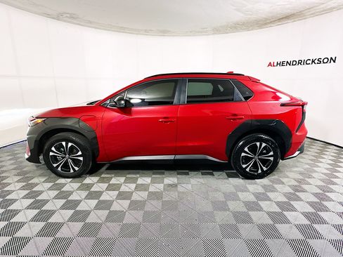 Used 2025 Toyota bZ4X FWD image 6