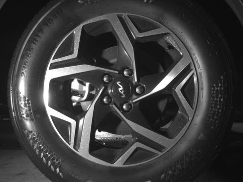 Used 2025 Kia Sportage LX image 15