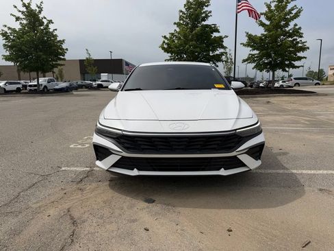 Used 2024 Hyundai Elantra SEL FWD image 2