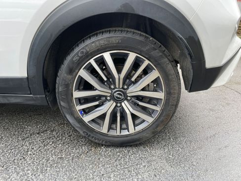 Used 2024 Nissan Kicks SV image 29