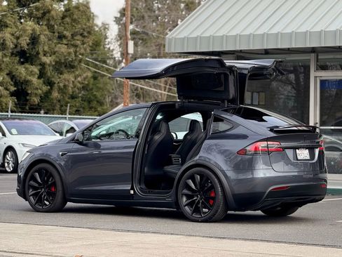 Used 2017 Tesla Model X 90D image 7