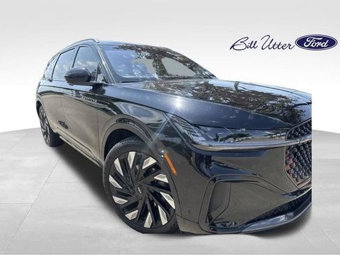 Used 2024 Lincoln Nautilus Reserve w/ Equipment Group 202A AWD/4WD image 2