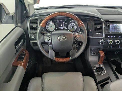 Used 2018 Toyota Sequoia Platinum image 38