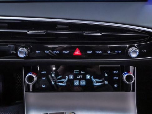 Certified 2026 Genesis GV70 2.5T Advanced image 17