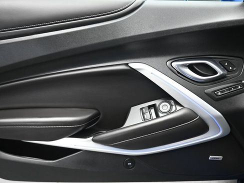 Used 2018 Chevrolet Camaro SS RWD image 10