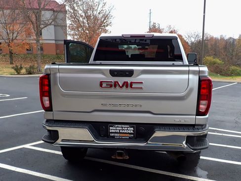 Used 2022 GMC Sierra 3500 SLE w/ Remote Start Package image 9
