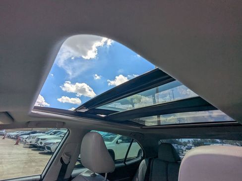 Used 2020 Toyota Camry XSE image 7