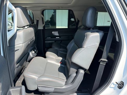 Used 2025 Ford Expedition Active AWD/4WD image 6