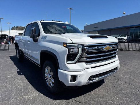 New 2026 Chevrolet Silverado 2500 High Country w/ High Country Premium Package AWD/4WD image 4