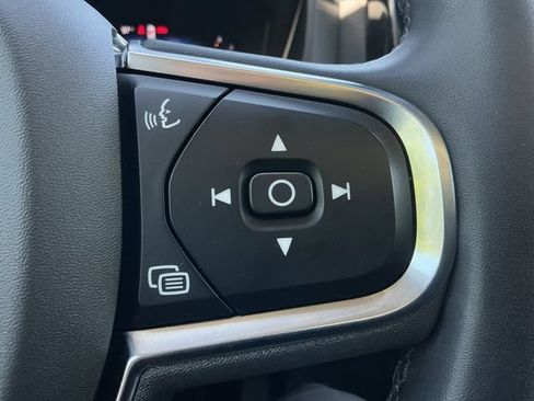 Used 2024 Volvo XC60 B5 Core w/ Protection Package Premier AWD/4WD image 19