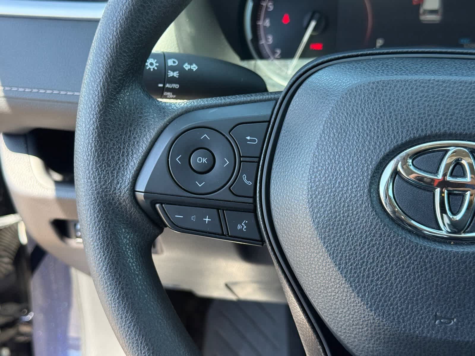 Used 2025 Toyota RAV4 XLE AWD/4WD image 17