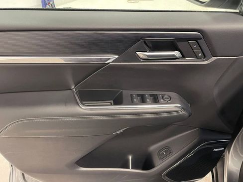 Used 2025 GMC Acadia Elevation image 19