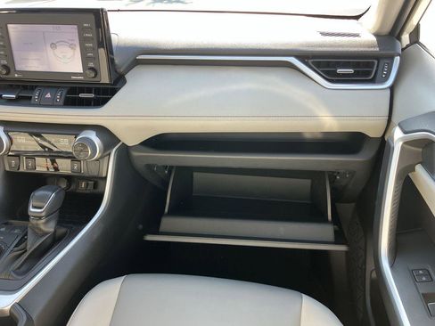 Used 2022 Toyota RAV4 XLE Premium image 16