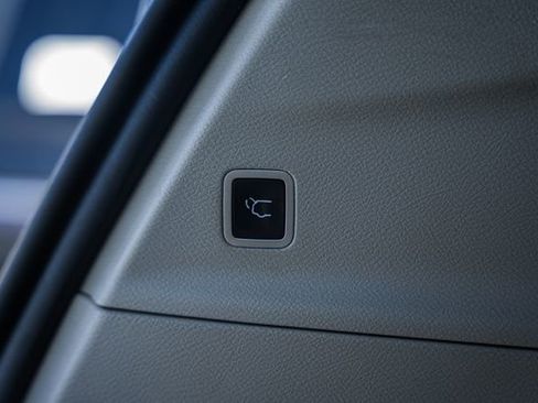 Used 2018 Chrysler Pacifica Touring Plus w/ Tire & Wheel Group image 12