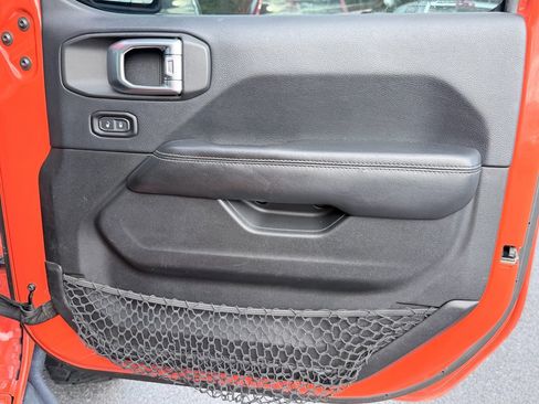 Used 2018 Jeep Wrangler Unlimited Sahara image 29