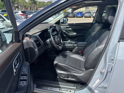 Used 2022 Nissan Rogue Platinum w/ Head-Up Display Package AWD/4WD image 23