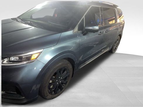 Used 2023 Kia Carnival SX Prestige image 2