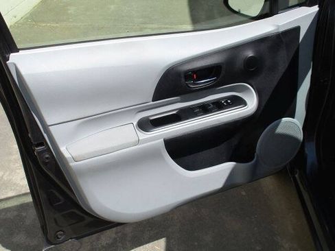Used 2014 Toyota Prius C Two w/ Preferred Accessory Package FWD image 14