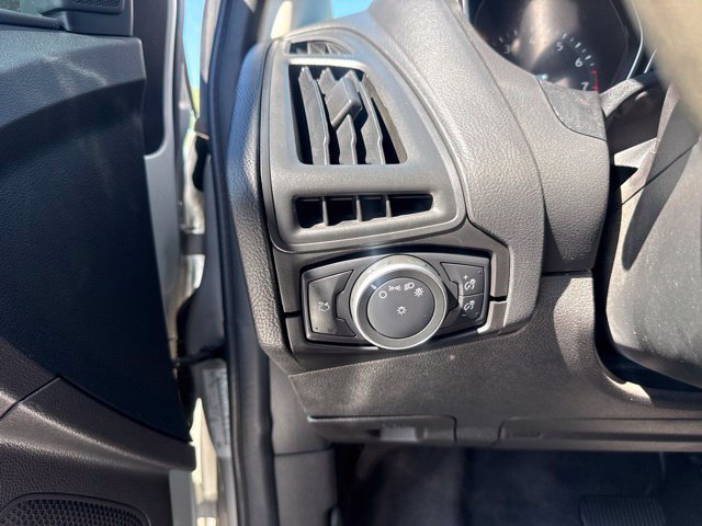 Used 2018 Ford Focus SE FWD image 17