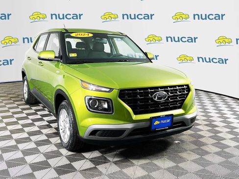 Certified 2024 Hyundai Venue SE image 1
